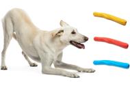 zľava - Hračky pre psy inšpirované prírodou - Ruffwear Gnawt-a-Stick a Ruffwear Gnawt-a-Cone z prírodnej gumy s vnútornou komorou na odmeny
